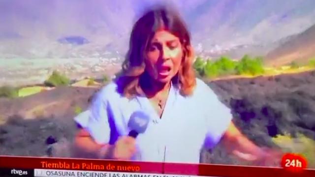 La reportera asustada mientras se movía la tierra en directo.