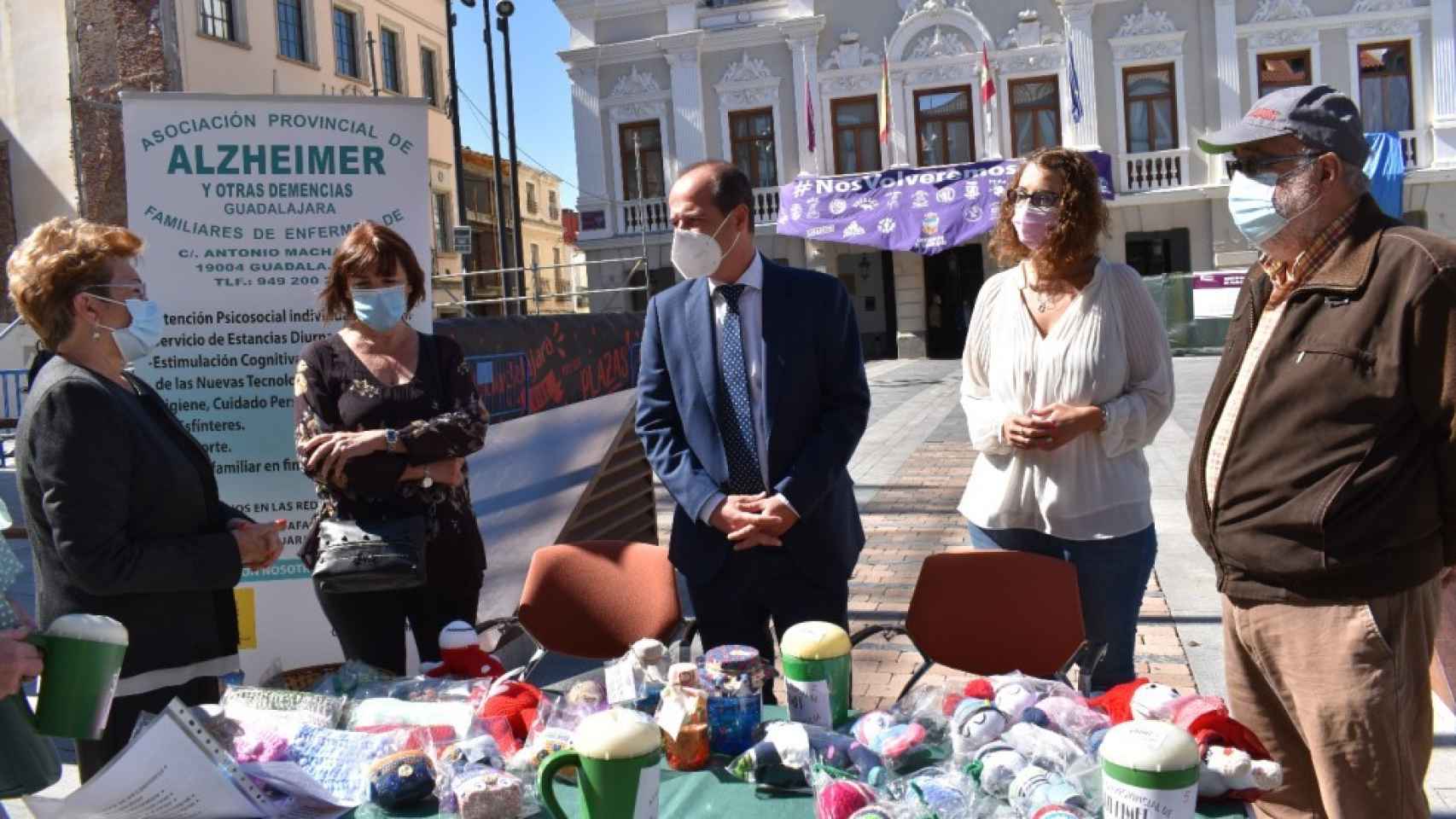 El alcalde de Guadalajara, Alberto Rojo, en el Día del Alzheimer este miércoles ante el Ayuntamiento