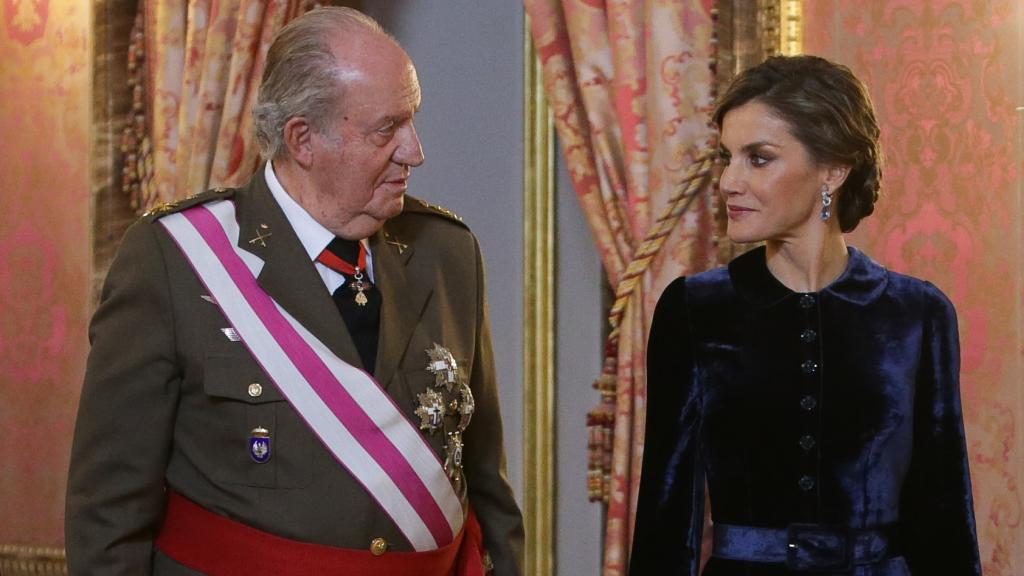 La reina Letizia y el rey Juan Carlos durante la Pascua Militar en enero de 2018.
