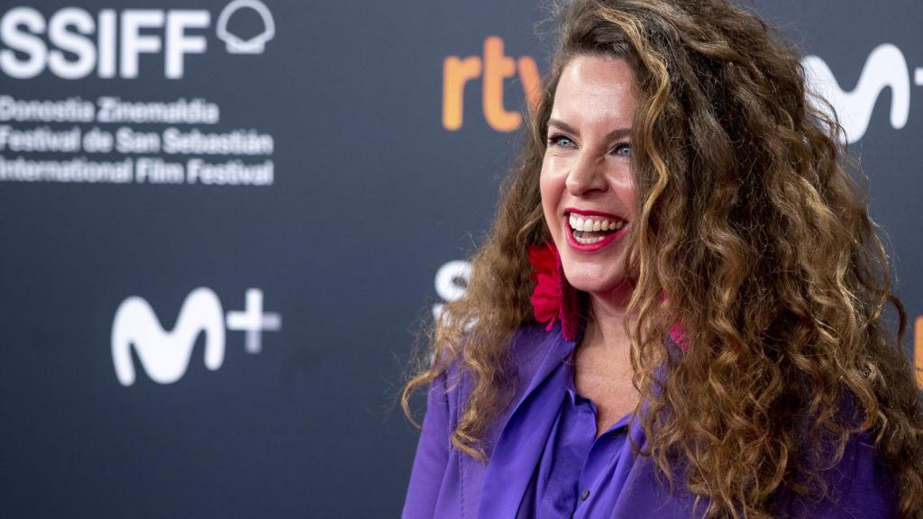 Claudia Llosa compite en San Sebastián con su primera película para Netflix, la adaptación de la novela 'Distancia de rescate'.