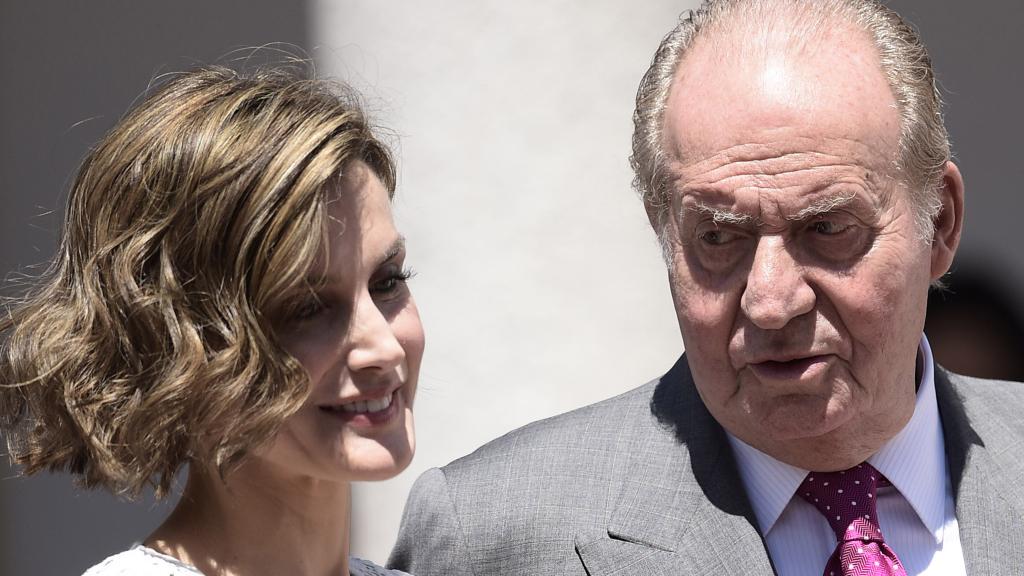 El rey Juan Carlos y la reina Letizia en la comunión de la princesa Leonor.