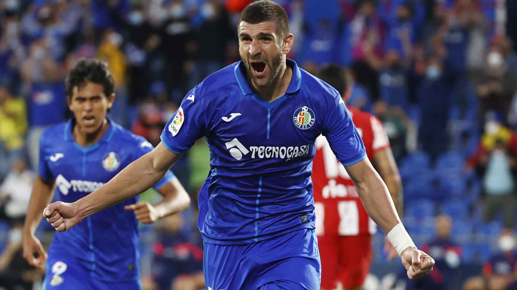 Stefan Mitrovic celebra un gol con el Getafe en La Liga 2021/2022