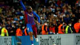 Ronald Araujo celebra un gol con el Barcelona en La Liga 2021/2022
