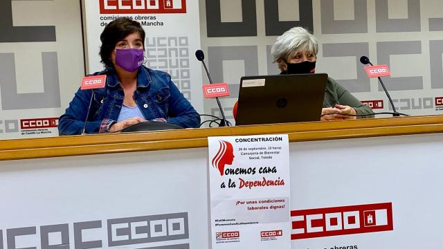 Chelo Cuadra, secretaria regional de la Federación de Sanidad y Sectores Sociosanitarios de CCOO, y Toñi Márquez, responsable de la Federación en Toledo