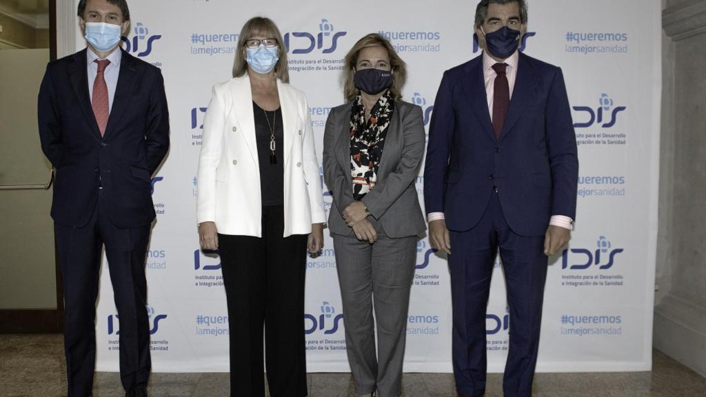 Juan López Belmonte, presidente de Farmaindustria; María Luz López-Carrasco, presidenta de Fenin; Nieves Segovia, presidenta de la Institución Educativa SEK, y Juan Abarca, presidente de la Fundación IDIS.