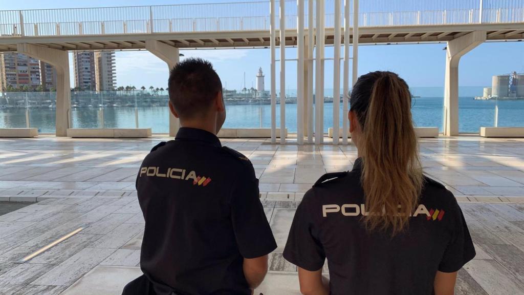 Agentes en el Muelle 1.