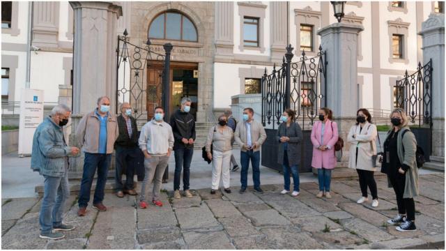 A exedil acompañada de miembros del consello comarcal.