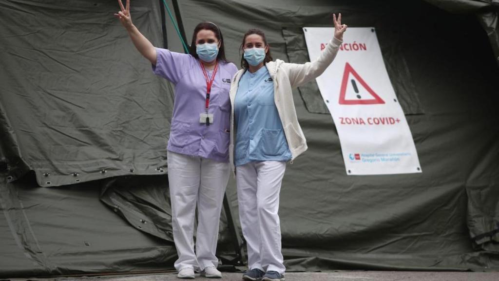 Las técnicos de laboratorio Ana Belén Tortajada (dcha.) y Mónica Martínez.