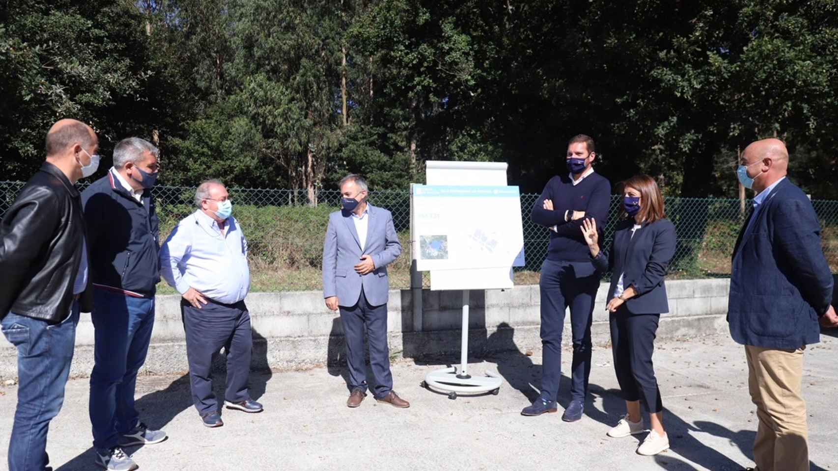 La conselleira de Medio Ambiente, Territorio e Vivenda, Ángeles Vázquez, en una reunión con la asociación de empresarios del polígono.