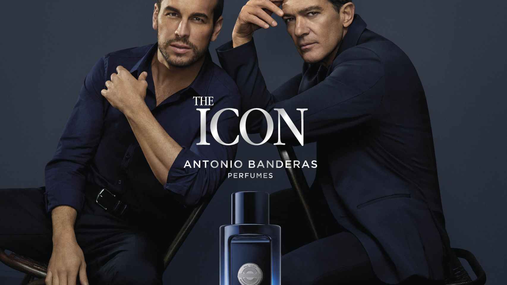 Mario Casas y Antonio Banderas en una imagen promocional.