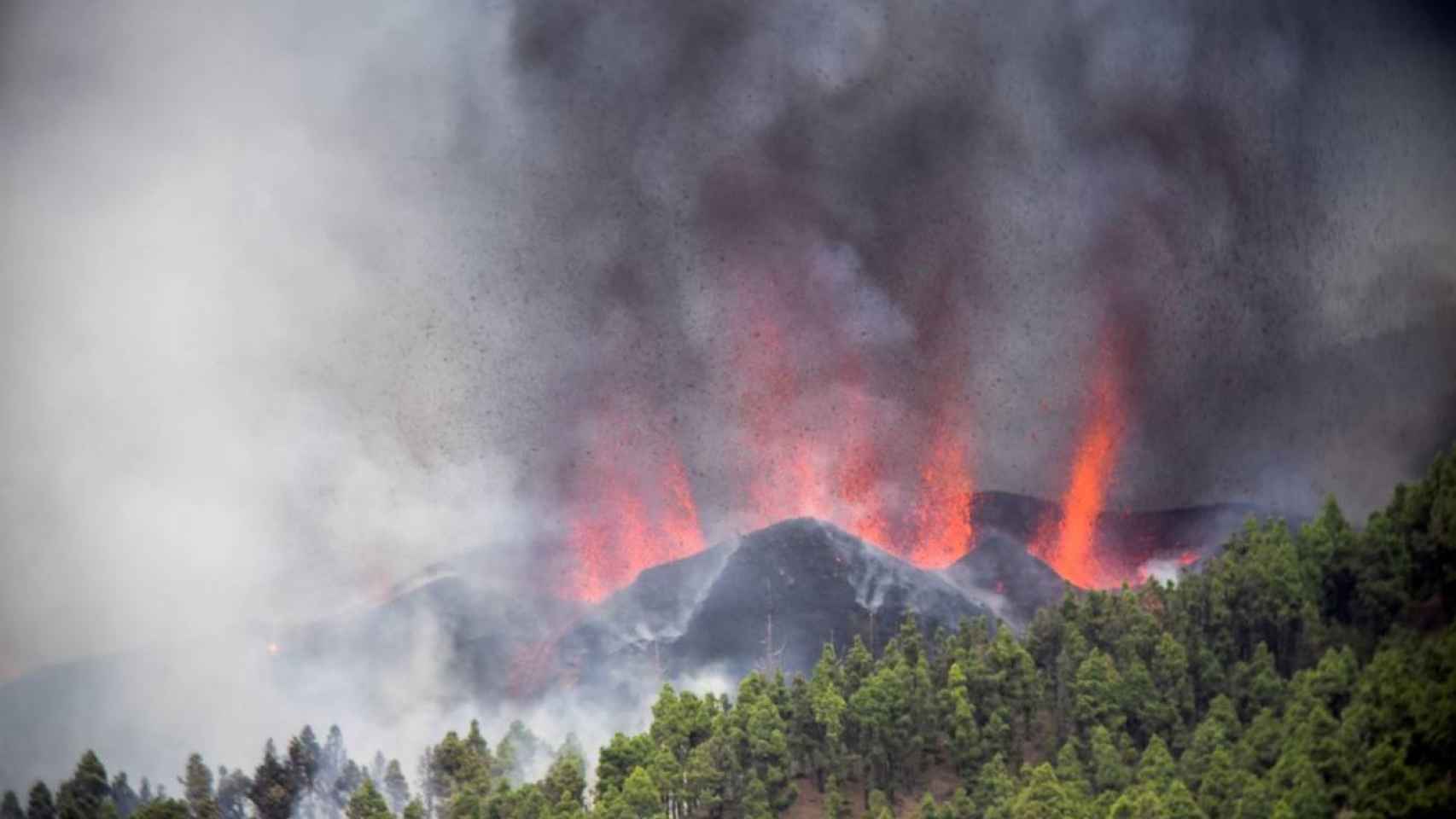 Foto de 19 de septiembre de la erupción volcánica en los alrededores de Las Manchas, en El Paso (La Palma).  Foto: SINC