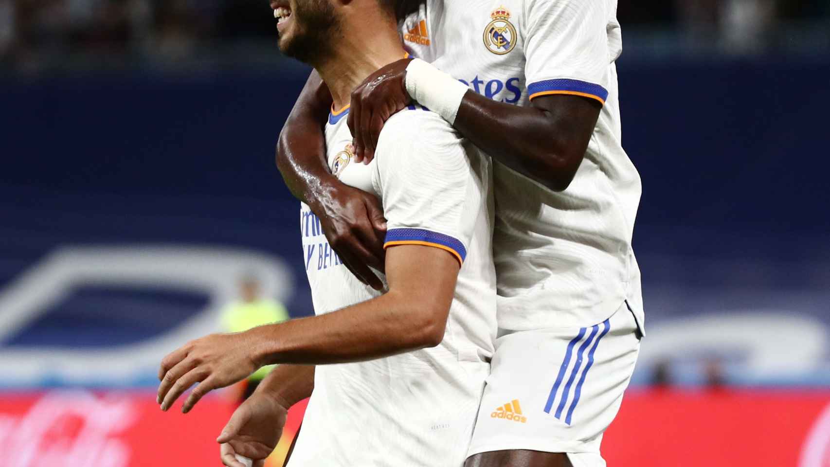 Vinicius abraza a Marco Asensio tras su gol al Mallorca