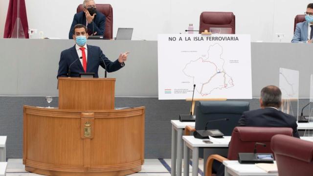 El consejero de Fomento de Murcia, José Manuel Díez de Revenga, en el Parlamento, este miércoles.