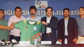 El vigués Óscar Bruzon en su presentación como seleccionador nacional de Bangladesh.