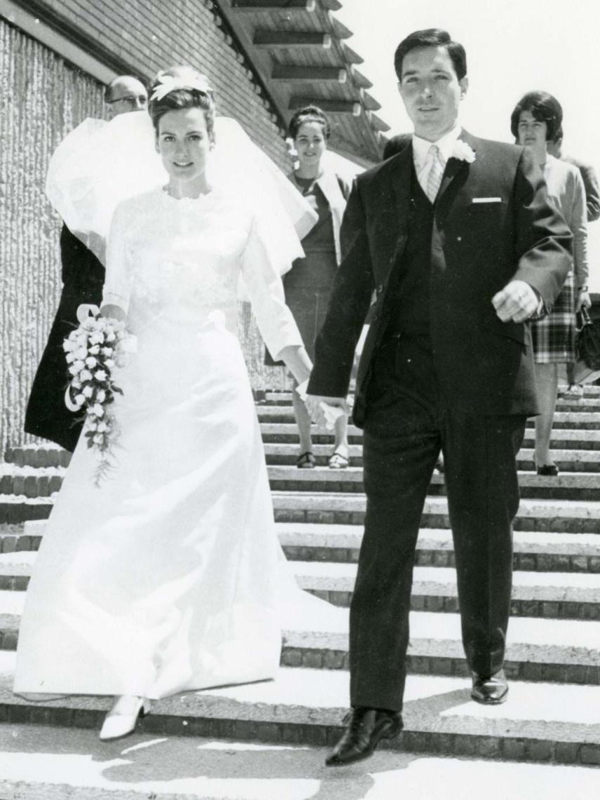 Iñaki Gabilondo en su boda junto a Maite Egaña.