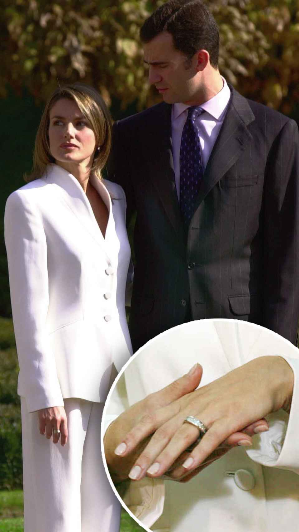Letizia Ortiz y Felipe de Borbón anunciaron su compromiso en noviembre de 2003, con un anillo de pedida de Suárez.