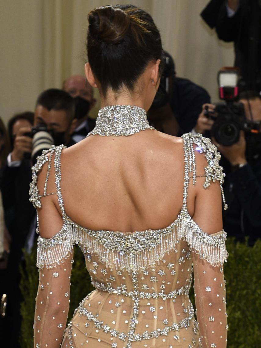 Detalle del moño de Kendall Jenner en la gala MET.