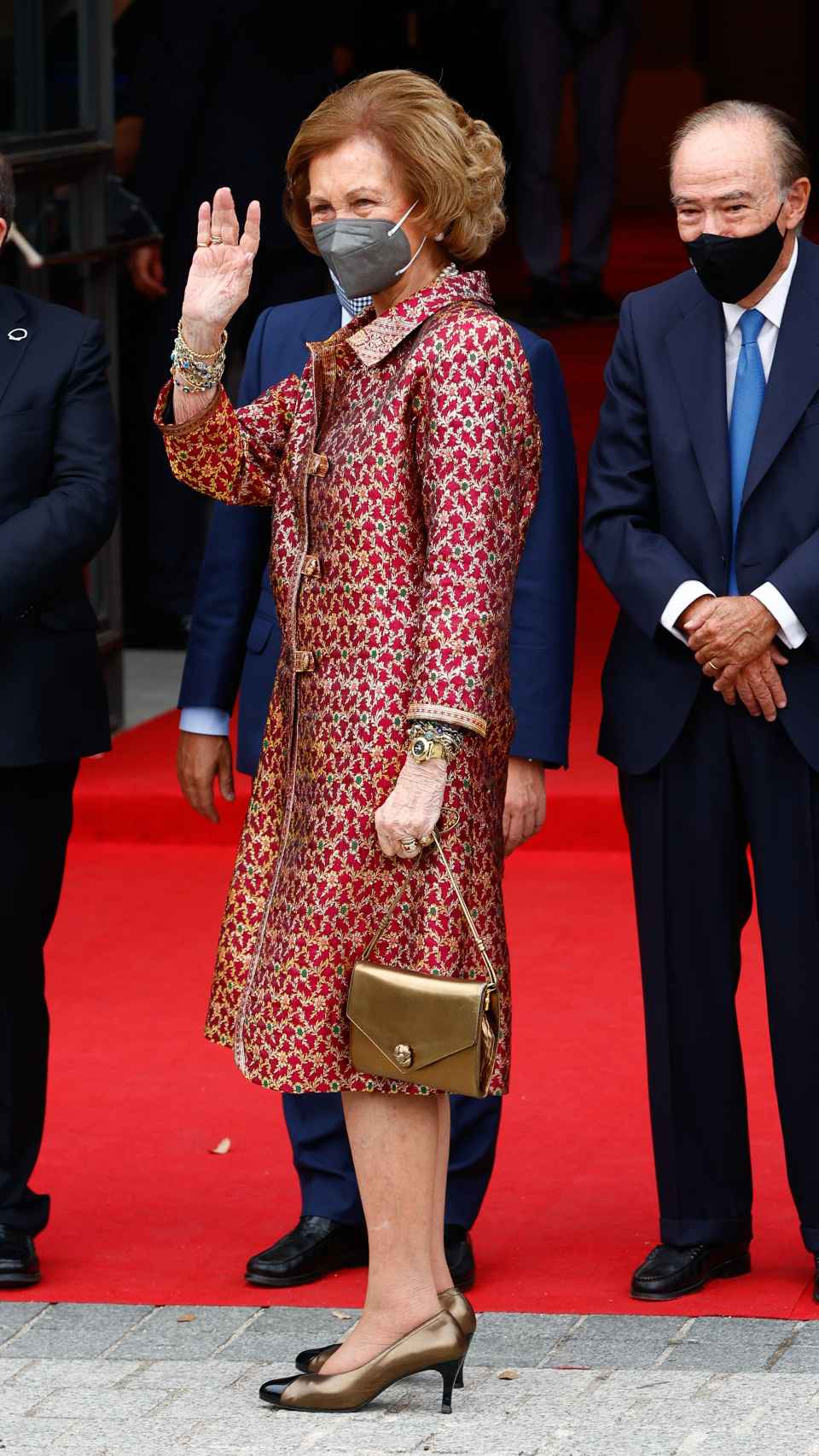 La reina Sofía a su llegada al Teatro Real.