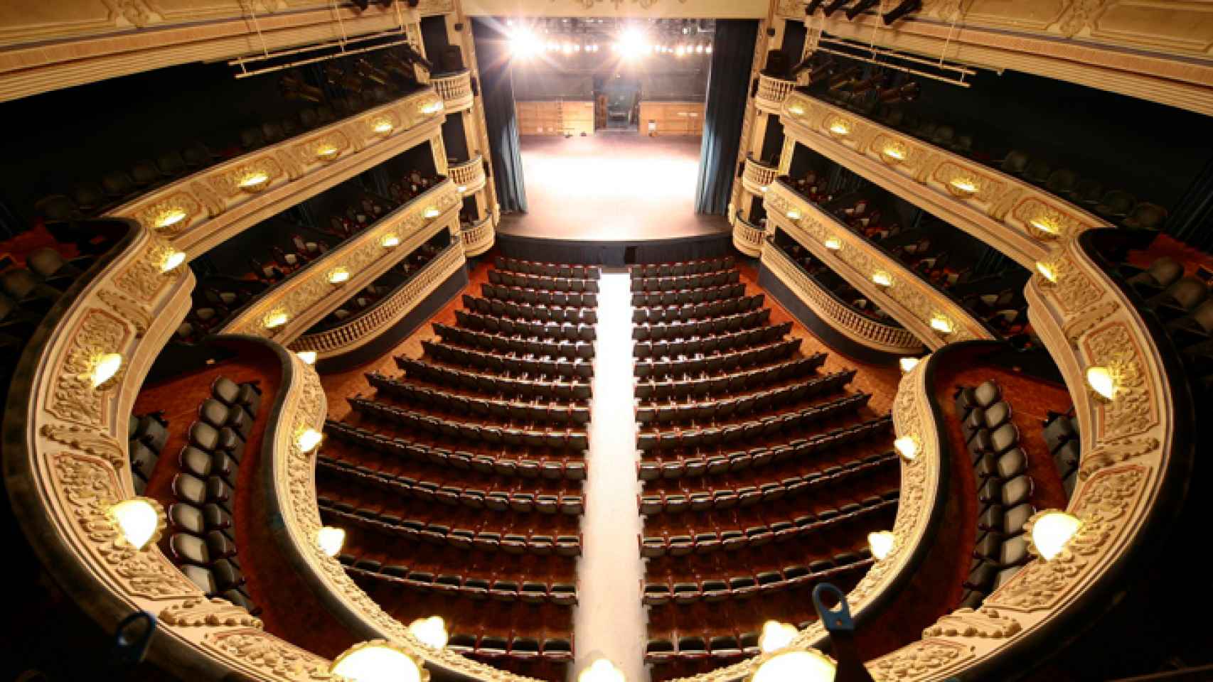 El Ayuntamiento de Alicante contraataca y ofrece al Consell comprar su parte del Teatro Principal.