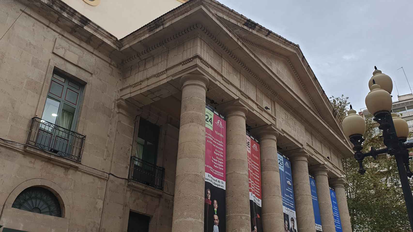 Ayuntamiento y Generalitat se disputan la propiedad del Teatro Principal de Alicante.