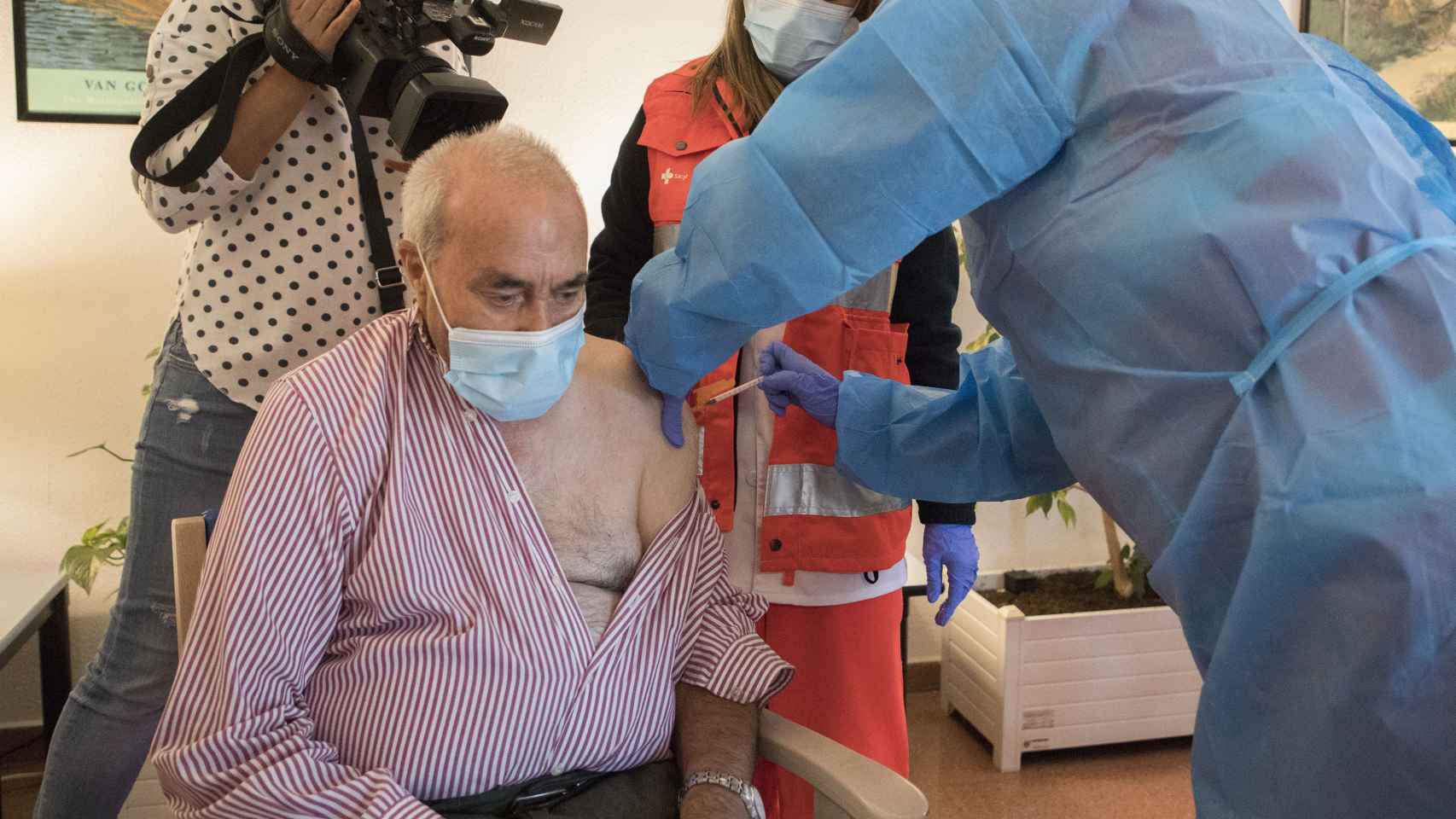 José Rodríguez, primer vacunado con la tercera dosis de Salamanca