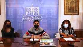 El concejal de Juventud, Sergio López, y Mª Dolores Vicente como representante de la Asociación Zamora Protohistórica