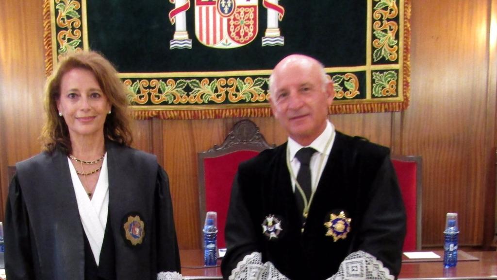 La nueva presidenta de la Sección Segunda de la Audiencia Provincial de Toledo, María Jiménez, junto al presidente del Tribunal Superior de Justicia de Castilla-La Mancha, Vicente Rouco.