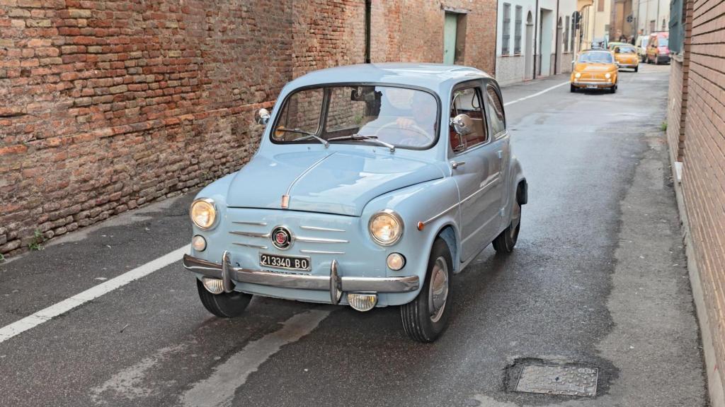 coche antiguo 600 clásico