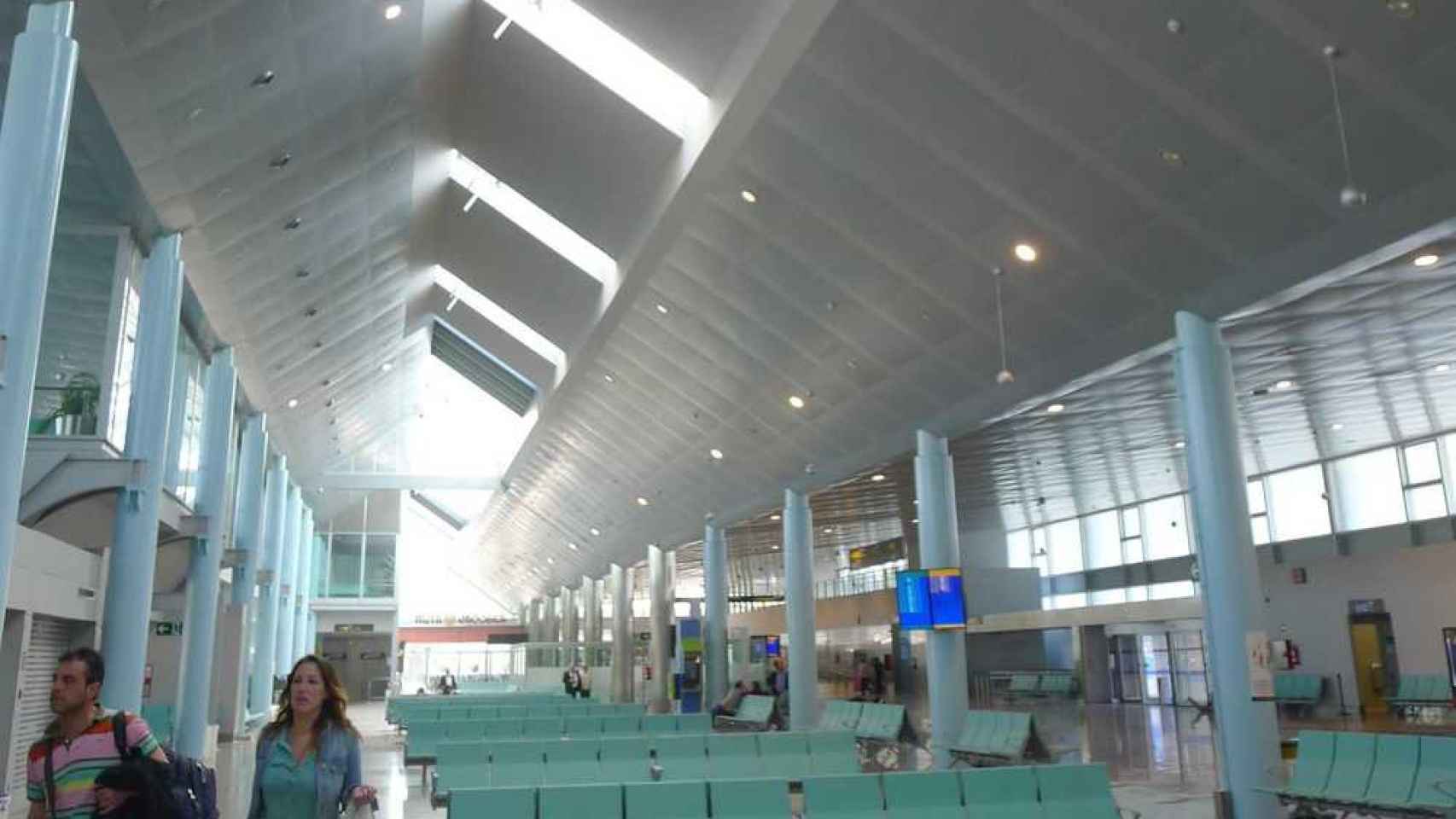 Interior de la terminal de Peinador