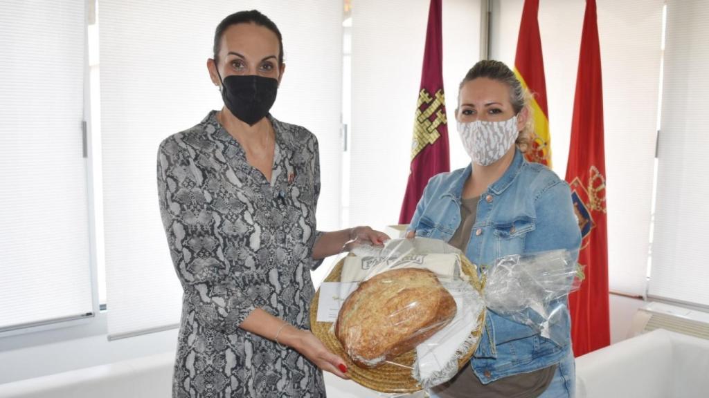 La alcaldesa de Ciudad Real, Eva María Masías, ha recibido a Pan Real