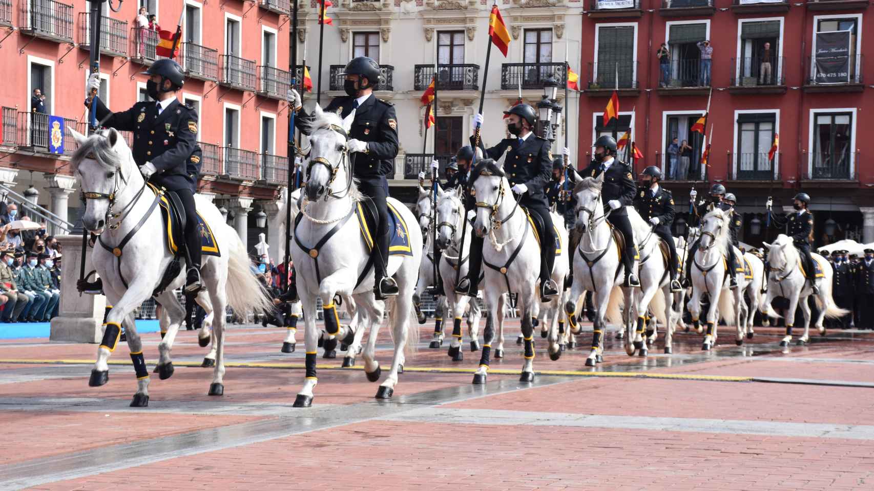 Desfile de caballos de la Policía Nacional