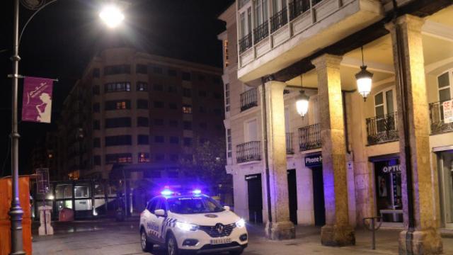 Imagen de archivo de la Policía Local de Palencia en la intersección entre la calle Mayor y el Paseo del Salón.