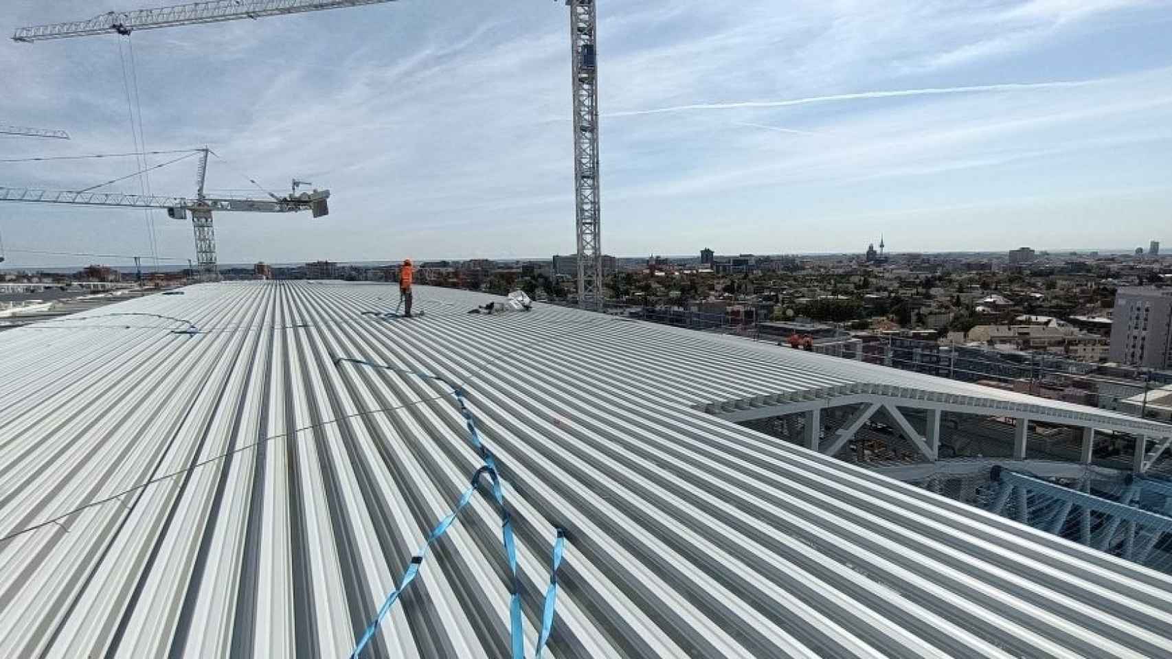 El techado de la cubierta del Santiago Bernabéu, en septiembre de 2021