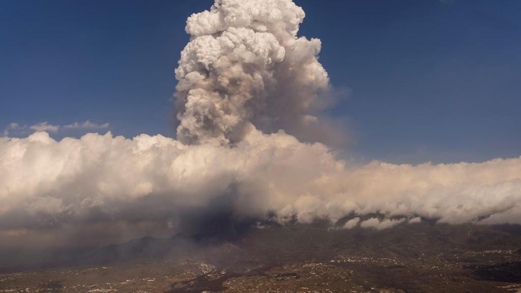 La nube de ceniza del volcán de La Palma.