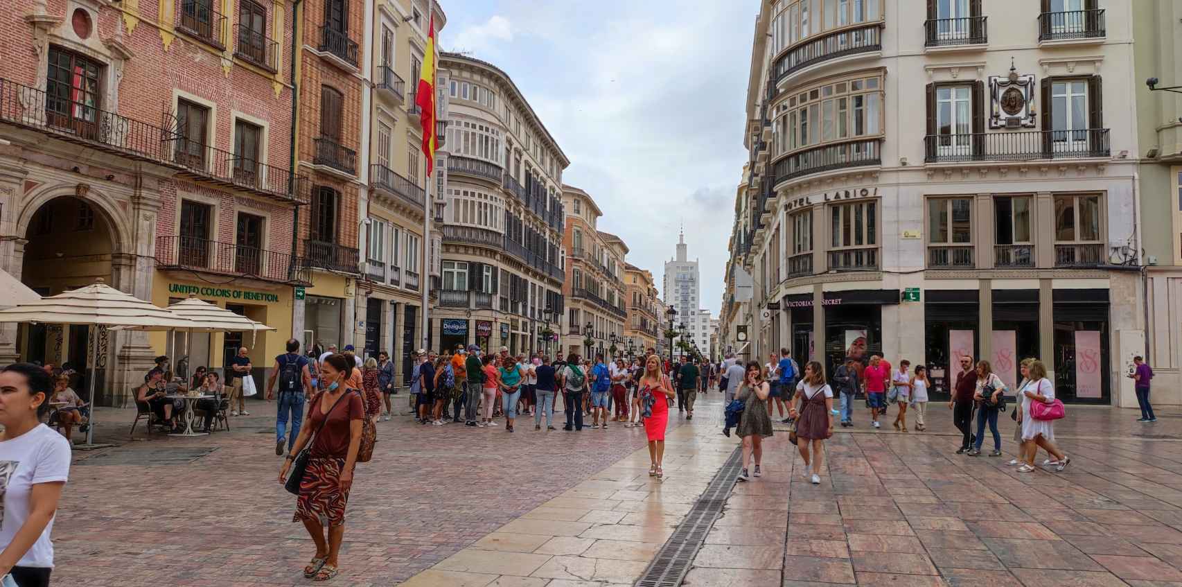 El centro de Málaga es mucho más que calle Larios y la plaza de la Constitución, pero estos enclaves son icónicos.