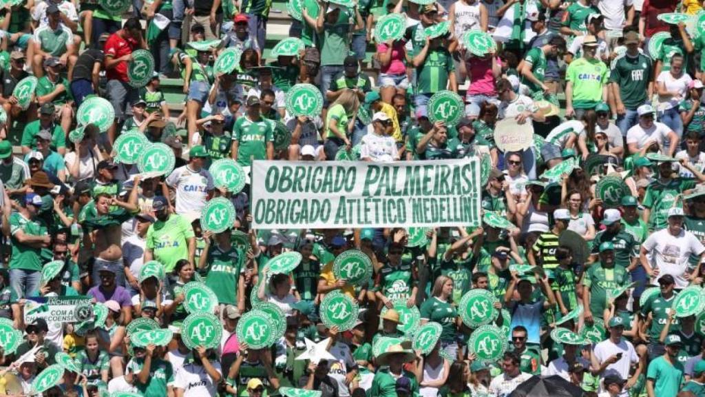 La afición del Chapecoense agradece los apoyos