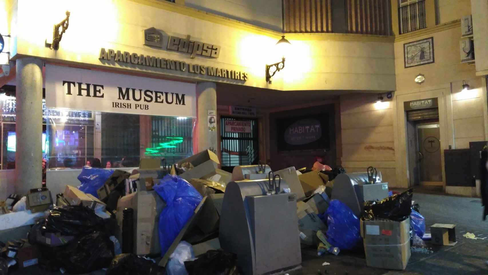 La ciudad de los museos algunas veces tiene algún que otro problema con sus residuos .