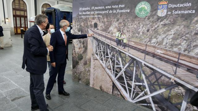 El presidente de la Diputación de Salamanca, Javier Iglesias, presenta el proyecto turístico 'Camino de Hierro'