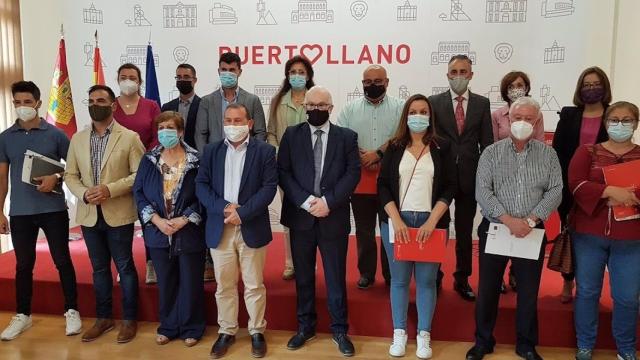 La mesa de alcaldes y colectivos por el trazado sur de la autovía A-43, reunida este viernes en Puertollano. Foto: EP