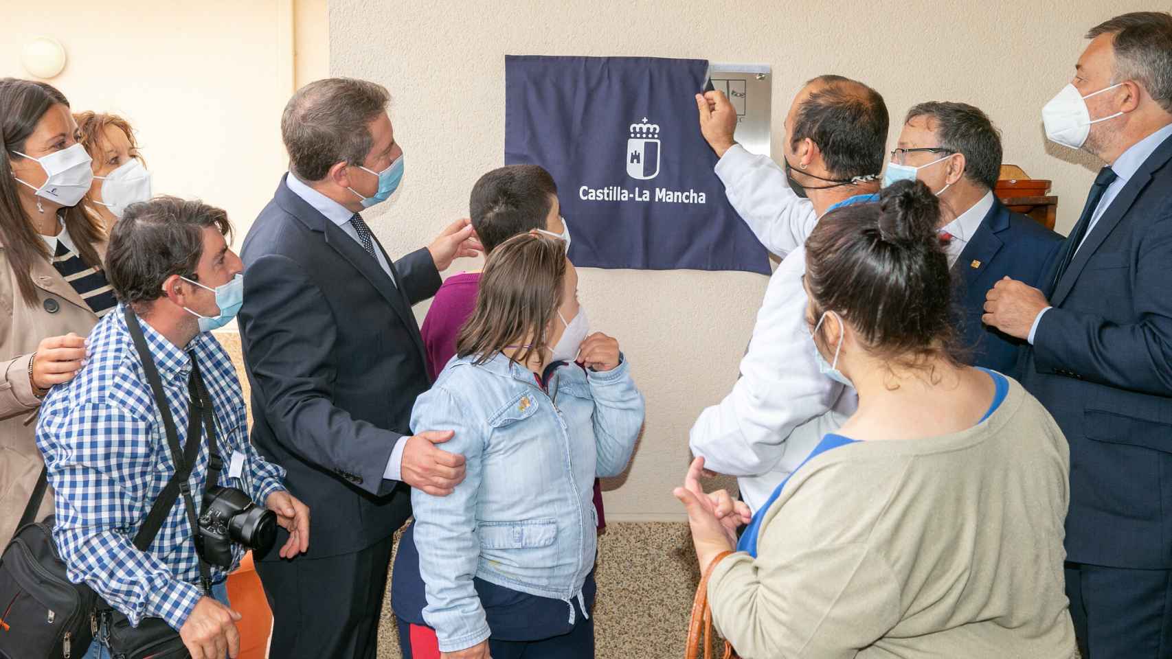 García-Page en la inauguración de las nuevas viviendas para personas con discapacidad en Cuenca