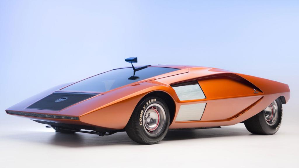 Otro vehículo icónico: el Lancia Stratos Zero de la década de los 70.