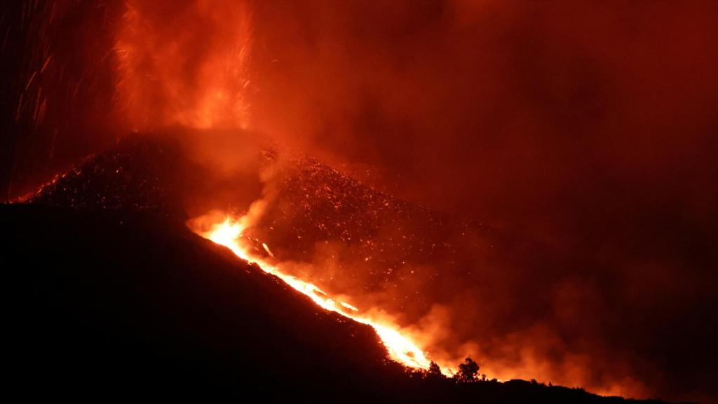 La erupción del volcán de La Palma vista desde Tajuya.