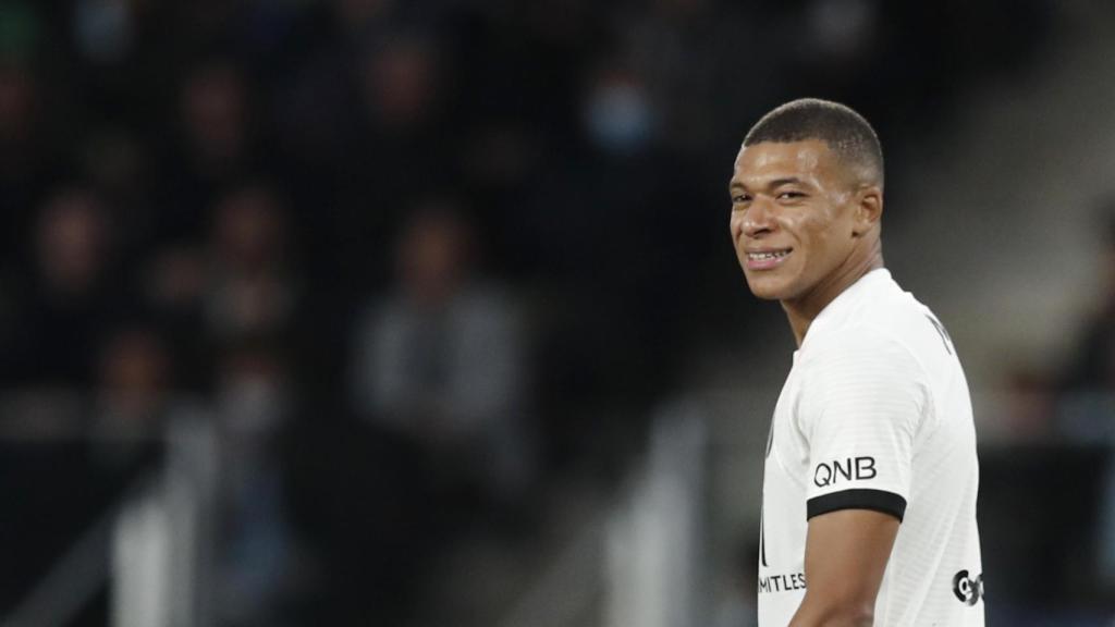 Kylian Mbappé, en un partido del PSG durante la temporada 2021/2022