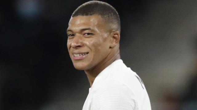 Kylian Mbappé, en un partido del PSG durante la temporada 2021/2022