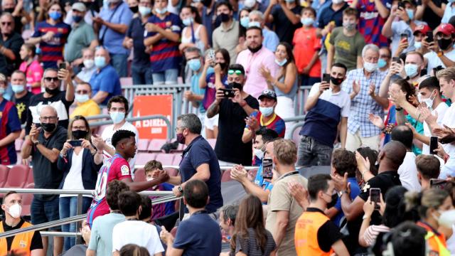 La celebración de Ansu Fati en la grada del Camp Nou