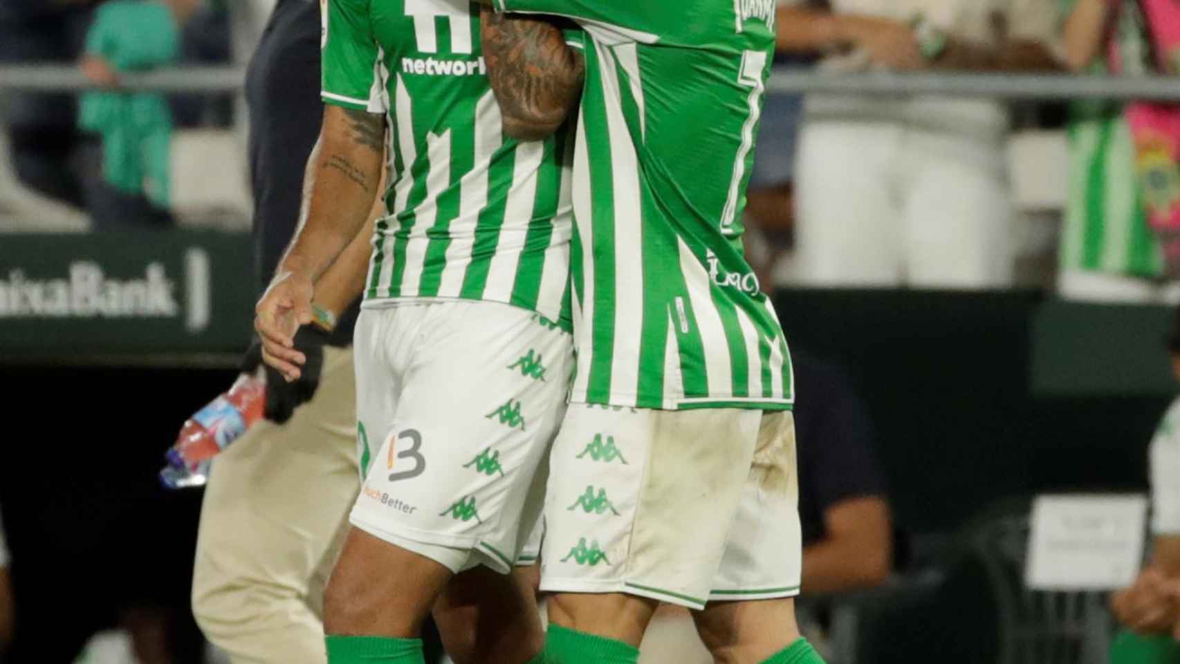 Willian José celebra su gol con el Betis