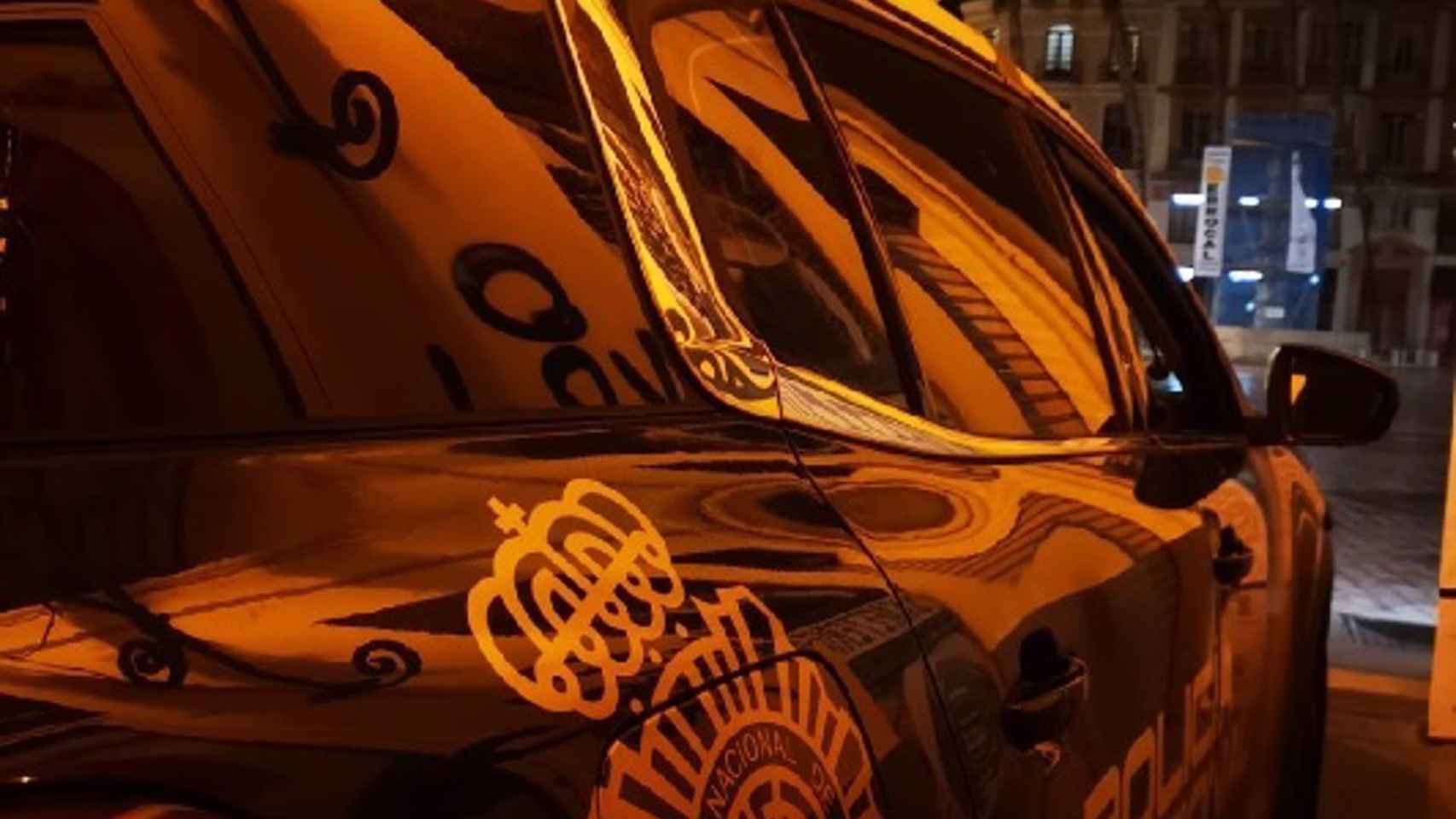 Vehículo policía nacional de noche Málaga.