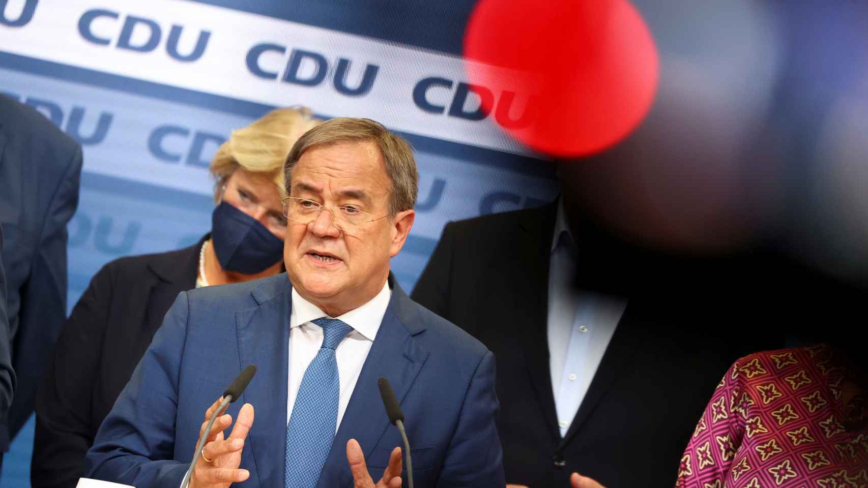 El candidato de la CDU, Armin Laschet, durante el recuento en Alemania.