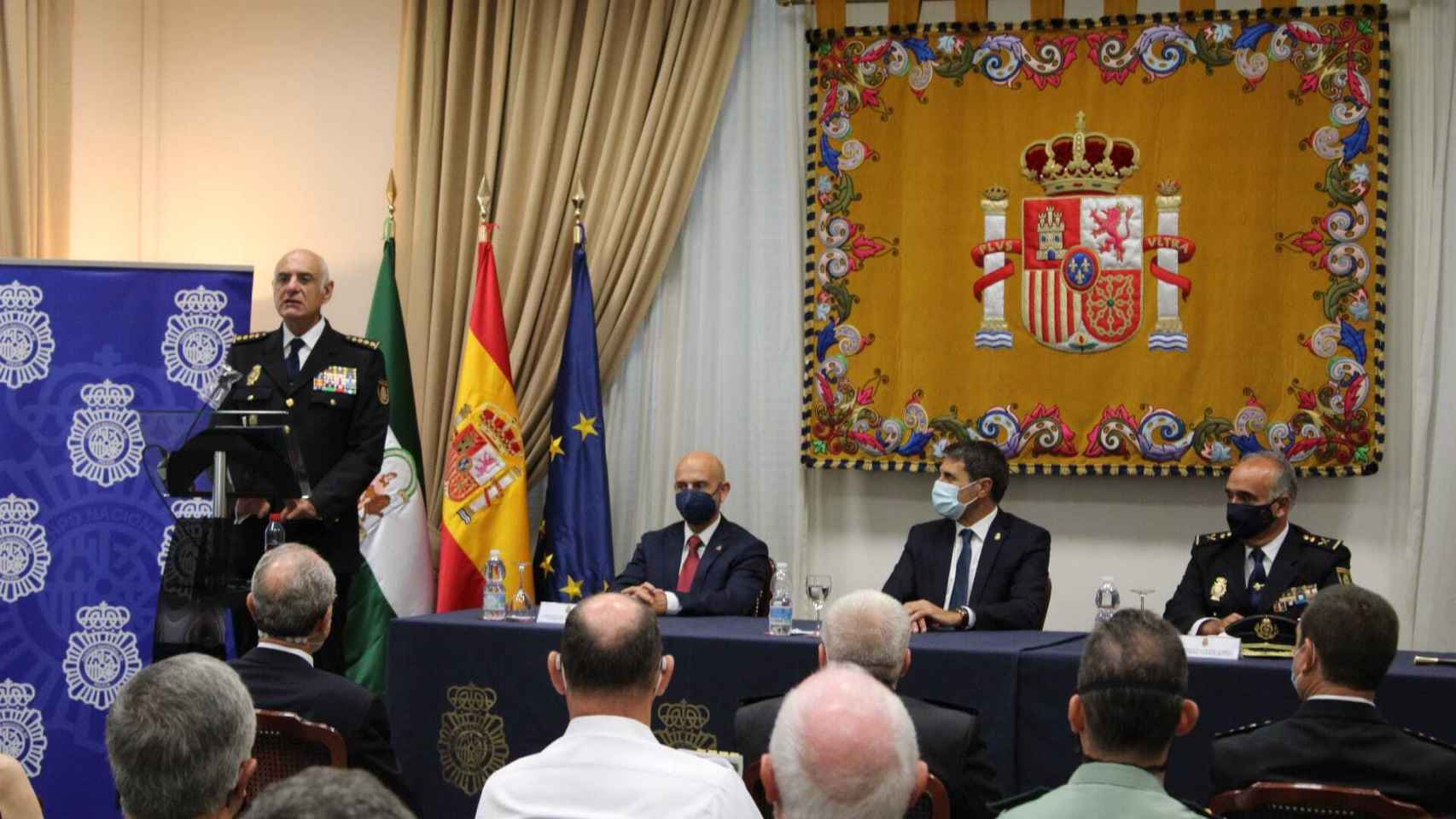 Momento de la toma de posesión del nuevo comisario provincial de la Policía Nacional en Málaga.