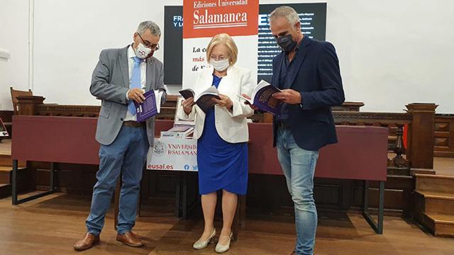 Un momento de la presentación del libro en el Edificio Histórico de la USAL